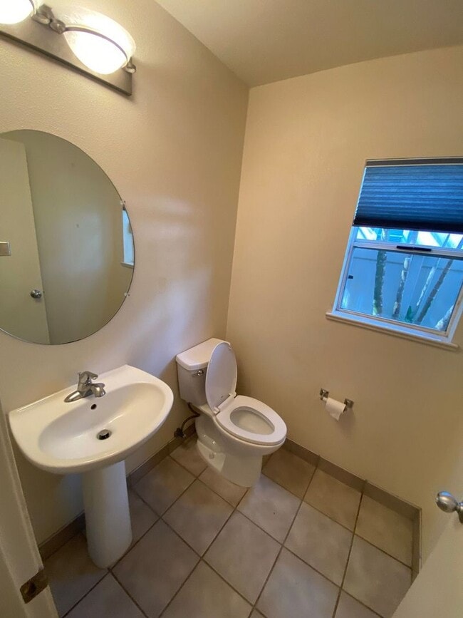 Building Photo - LOCATION, LOCATION, LOCATION!