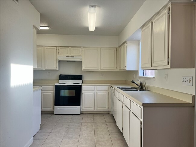 Building Photo - 9901 Sharpcrest St