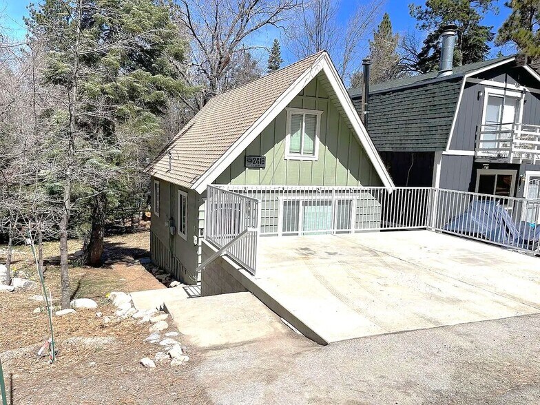 Building Photo - 2418 Fir Dr