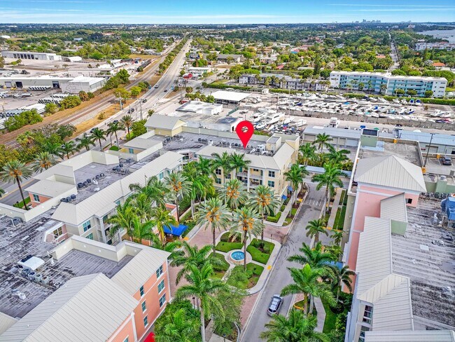 Building Photo - 802 W Windward Way