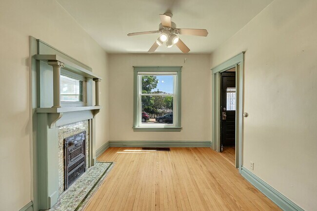Building Photo - $2,245 - 2 Bed, 2 Bath Townhome in Great D...