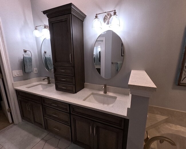 Building Photo - 998 Fay Dr