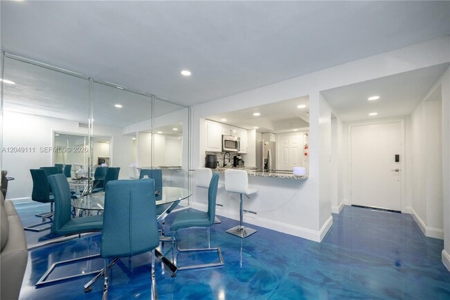 Building Photo - 1551 NE Miami Gardens Dr