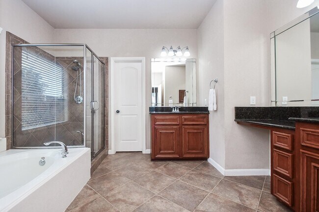 Building Photo - 5207 Belvedere Dr