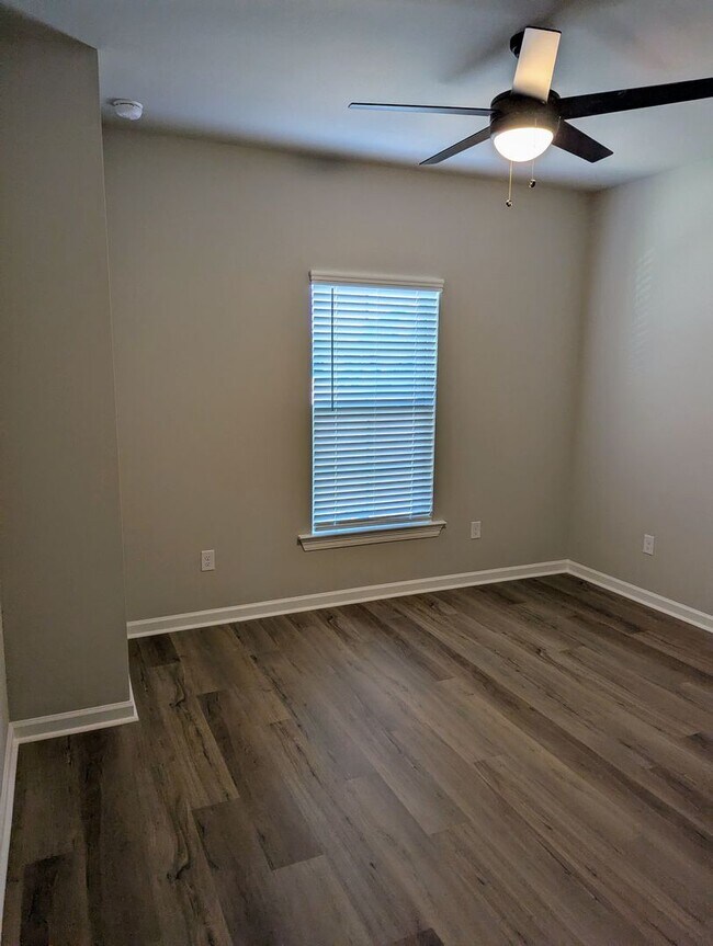 Building Photo - 136 Segovia Wy