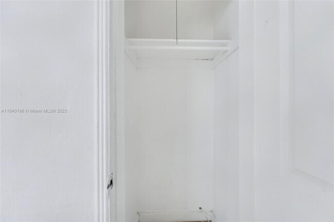 Building Photo - 966 Biarritz Dr