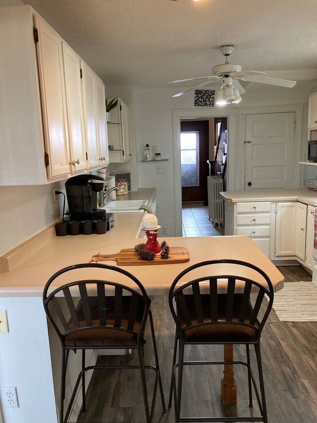 Building Photo - 3+ Bedroom / 2 Bath Single Family Home!