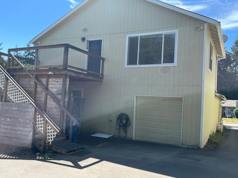 Building Photo - 1610 12th Ave SW