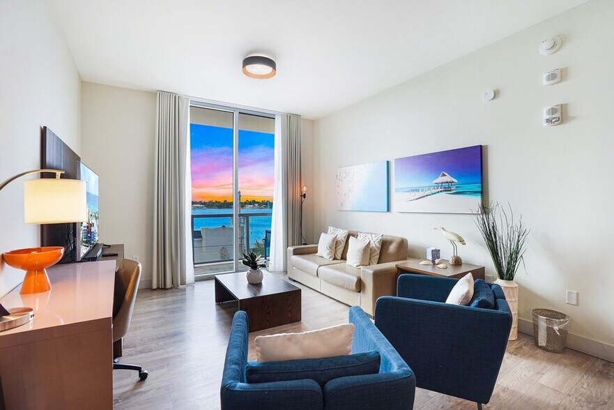 Building Photo - 209 N Ocean Dr