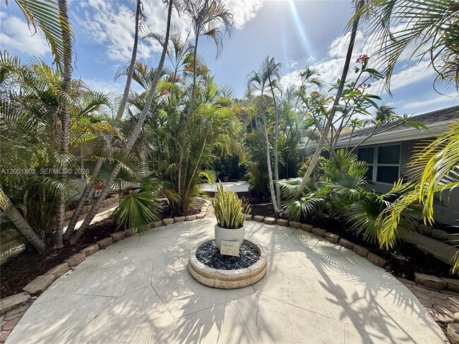 Building Photo - 924 NE 17th Terrace