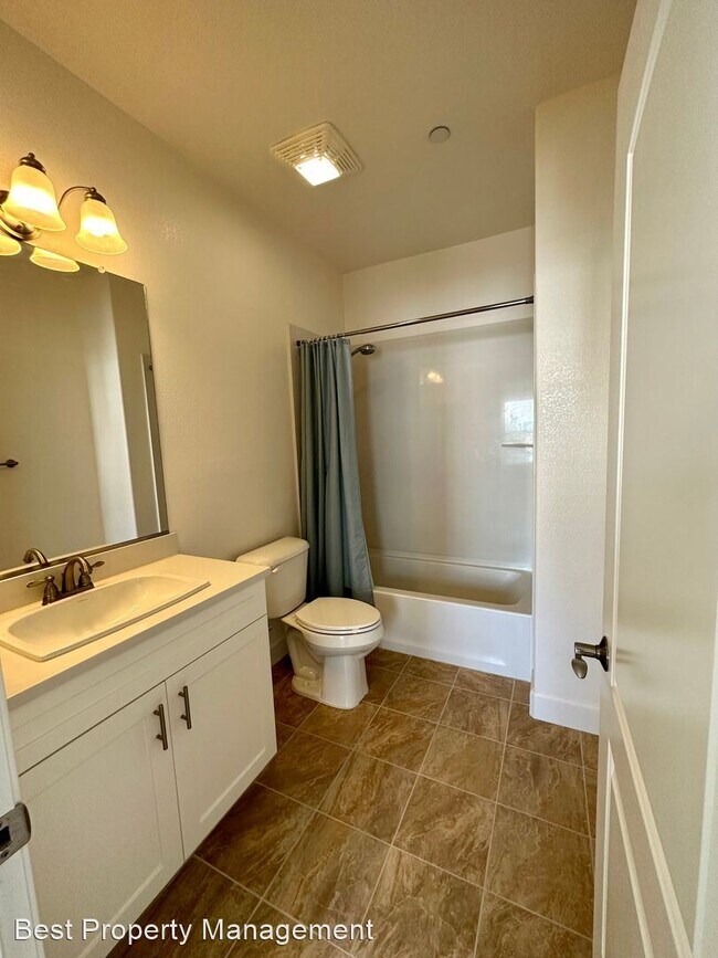 Building Photo - 2 br, 2.5 bath House - 4038 Central Ave Un...