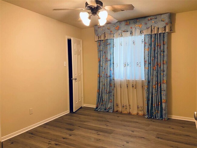 Building Photo - 24710 Cobble Canyon Ln