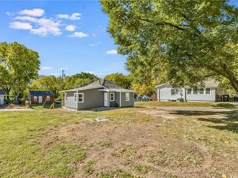 Building Photo - 426 E Elm St