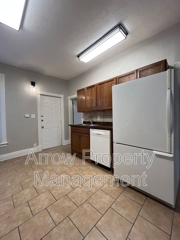 Building Photo - 918 S 10th St