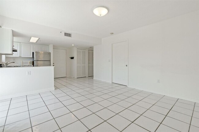 Building Photo - 3052 SW 27th Ave