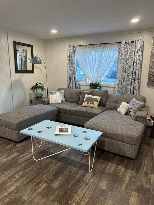 Building Photo - 521 N St