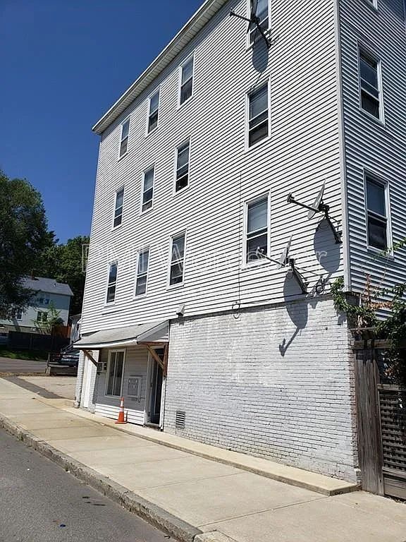 Building Photo - 174 Ingleside Ave