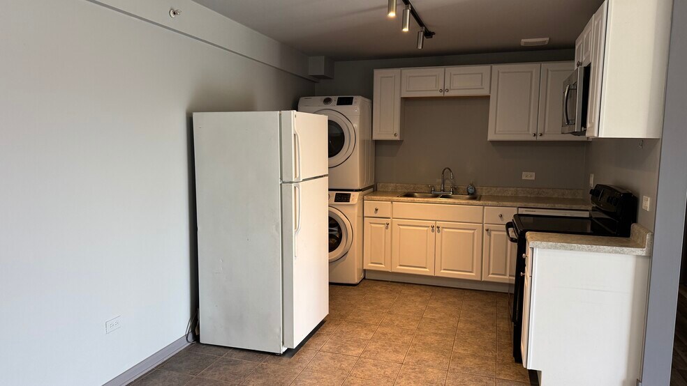 Building Photo - 8581 101st Ter