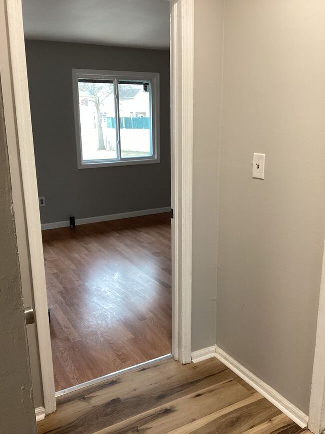 Building Photo - Three-Bedroom Townhouse Available Now