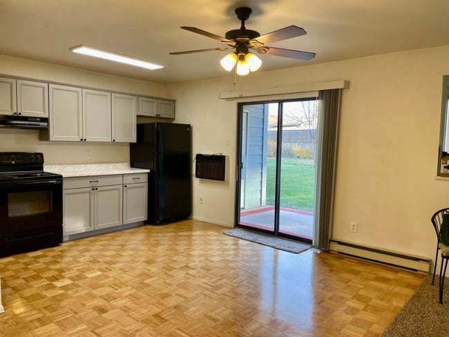 Building Photo - 3500 Rolling Green Dr