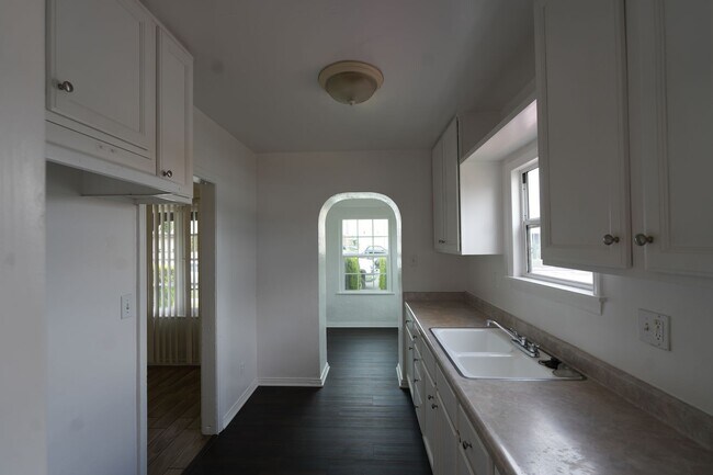 Building Photo - 917 ALAMEDA WU