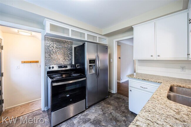 Building Photo - 1316 Lyons Ave