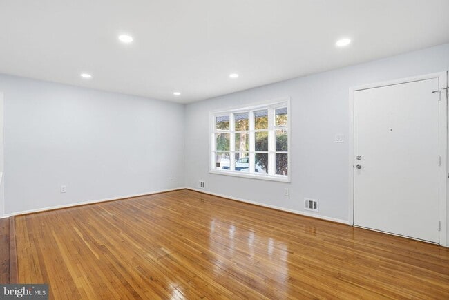 Building Photo - 6427 Pima St