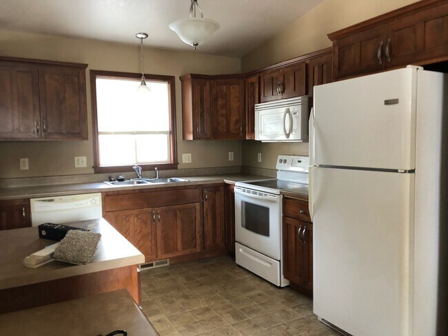 Building Photo - 508 S Whitewood Ave