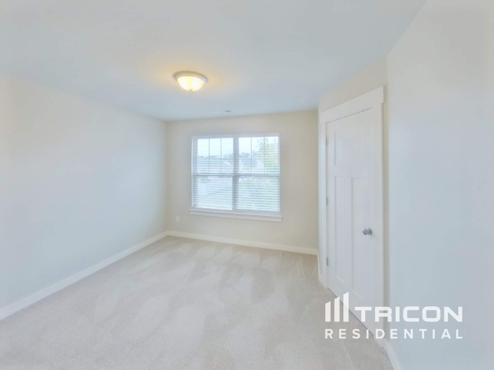 Building Photo - 4941 Kingdom Dr