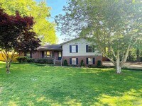 Building Photo - 204 Roy Dr