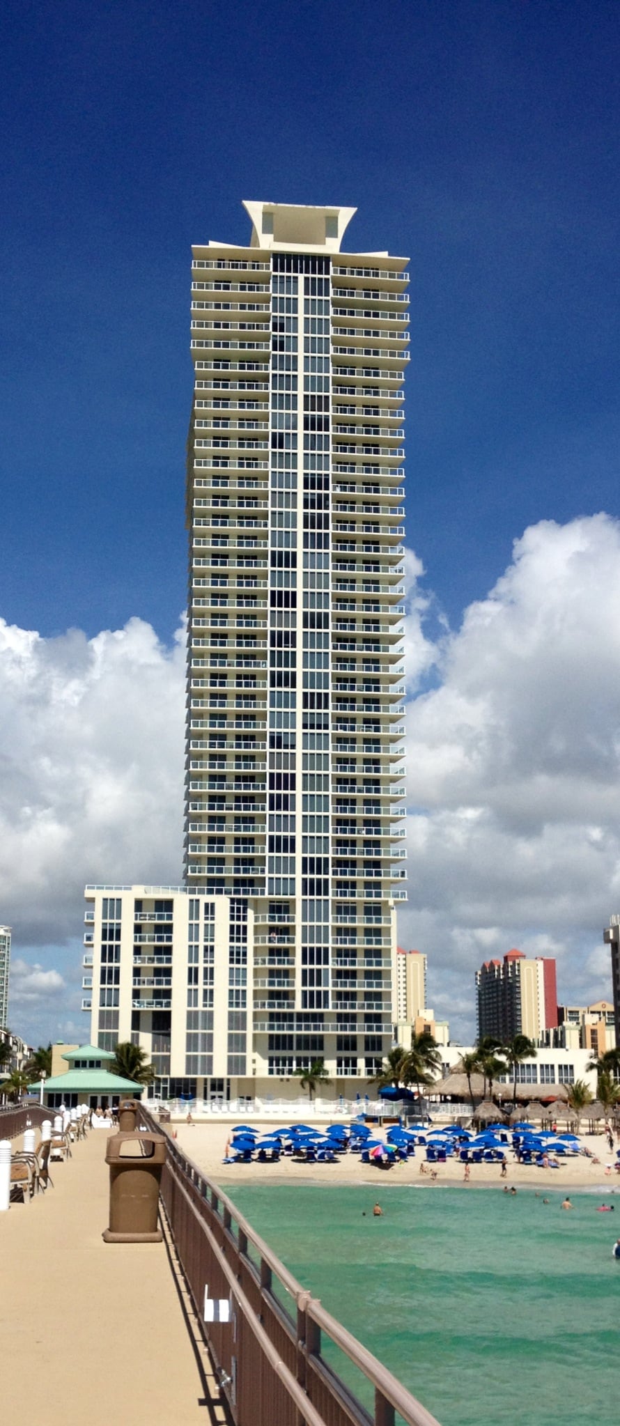 La Perla view from the fishing pier - 16699 Collins Ave