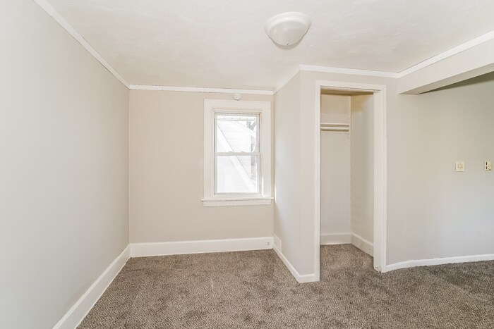 Building Photo - 1420 Oakwood Ave