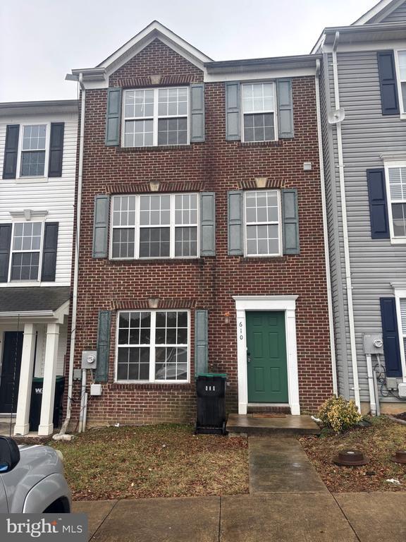 Building Photo - 610 Pendleton Ln