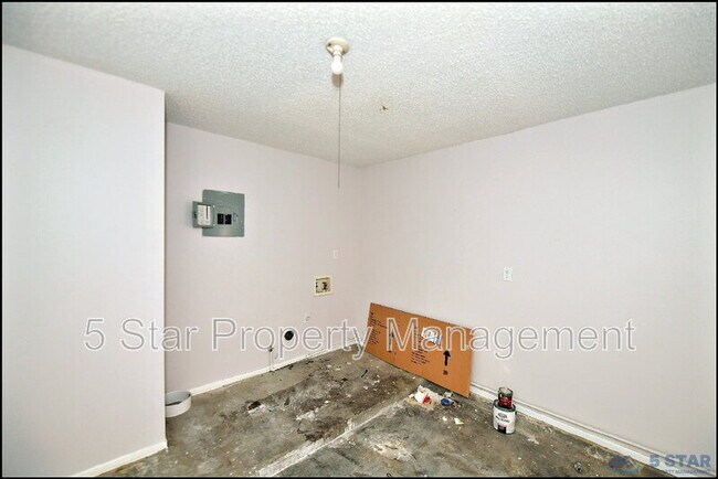 Building Photo - 1916 Lee Elder Dr