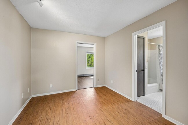 Building Photo - 17256 Kenyon St NE