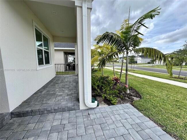 Building Photo - 9035 Dahlia Cir