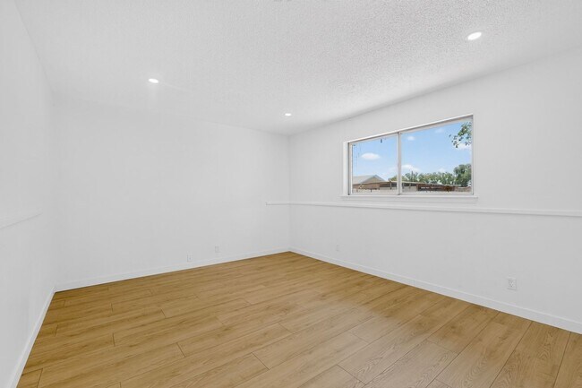 Building Photo - 824 Ortega Rd NW