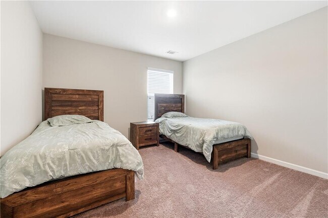 Building Photo - 334 Melody Ln