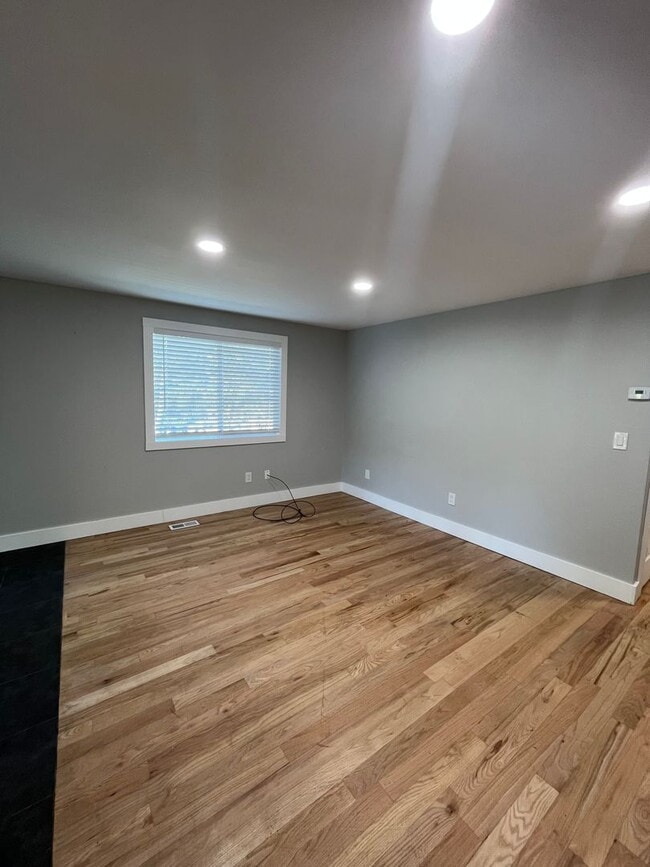 Building Photo - Immaculate 4-Bedroom, 3-Bathroom Ranch Home Nestled in the Cotton Creek Neighborhood!
