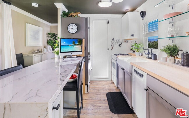 Building Photo - 69333 E Palm Canyon Dr