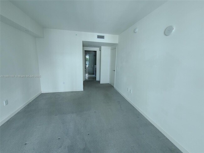 Building Photo - 1100S S Miami Ave