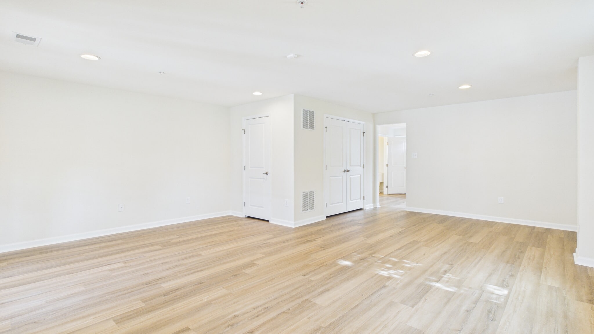 Building Photo - 5423 Saint Rita Dr