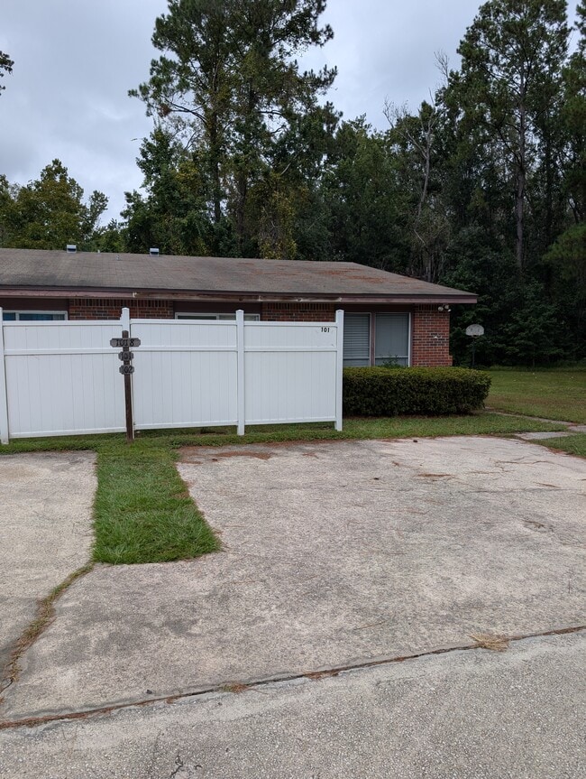 Building Photo - 1018 SW McFarlane Ave