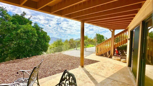 Building Photo - Beautiful Scenic Country Property with Vie...