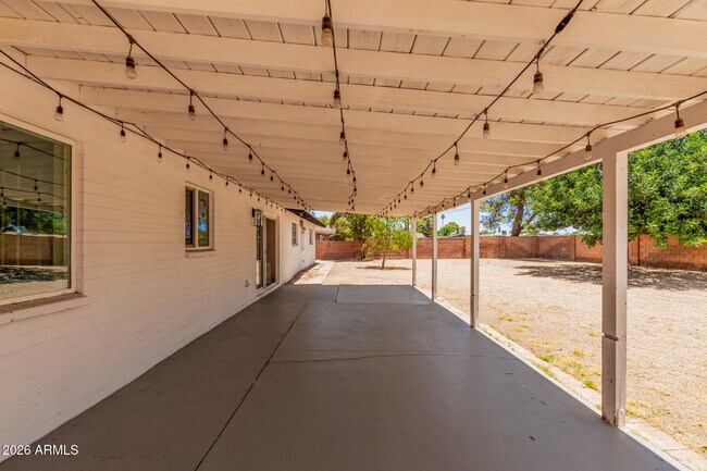 Building Photo - 1809 E Concorda Dr