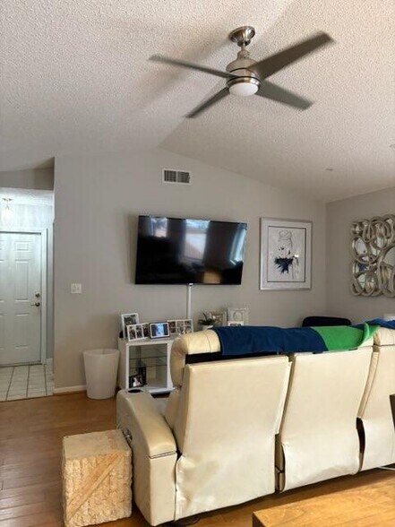 Building Photo - 4425 SW 72nd Ter