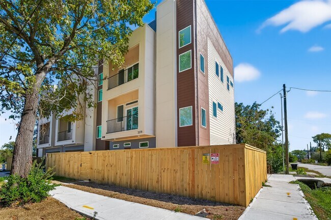 Building Photo - 3311 Nettleton St