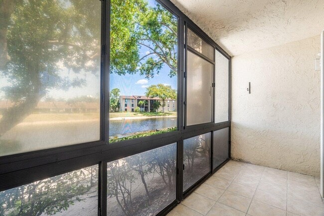 Building Photo - 723 Sunny Pine Way