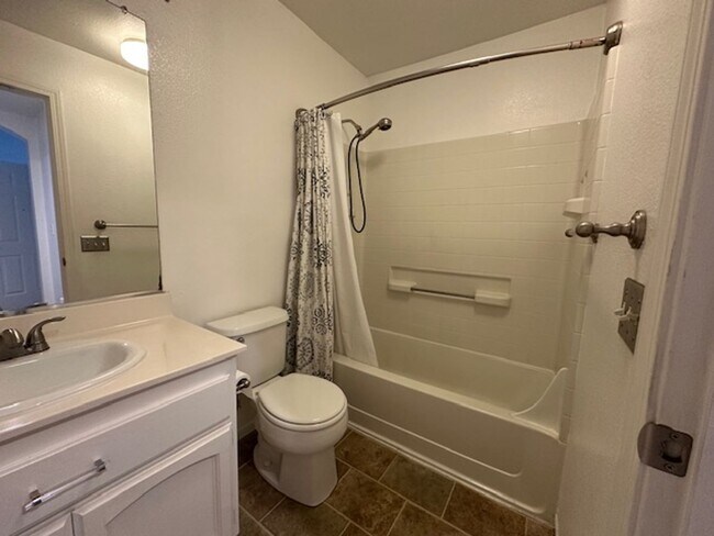 Building Photo - 888 Browning Cir