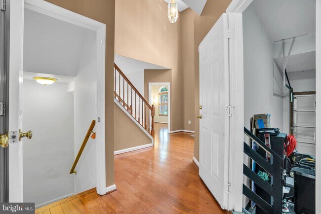 Building Photo - 8142 Tenbrook Dr